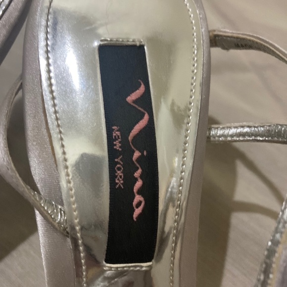 Silver heels - Picture 2 of 3